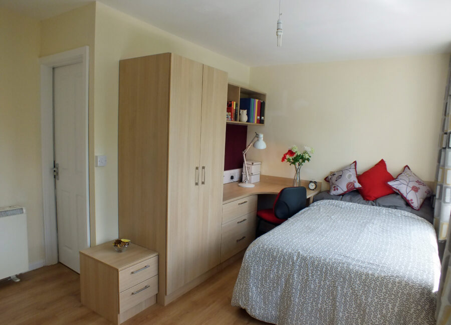 Deluxe duplex apartment bedroom in birmingham